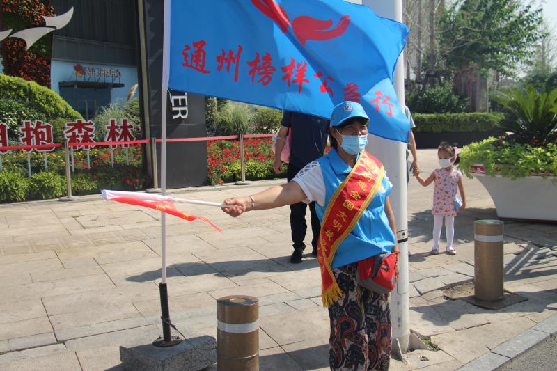 <strong>美女搞鸡喷水到高潮小说</strong>